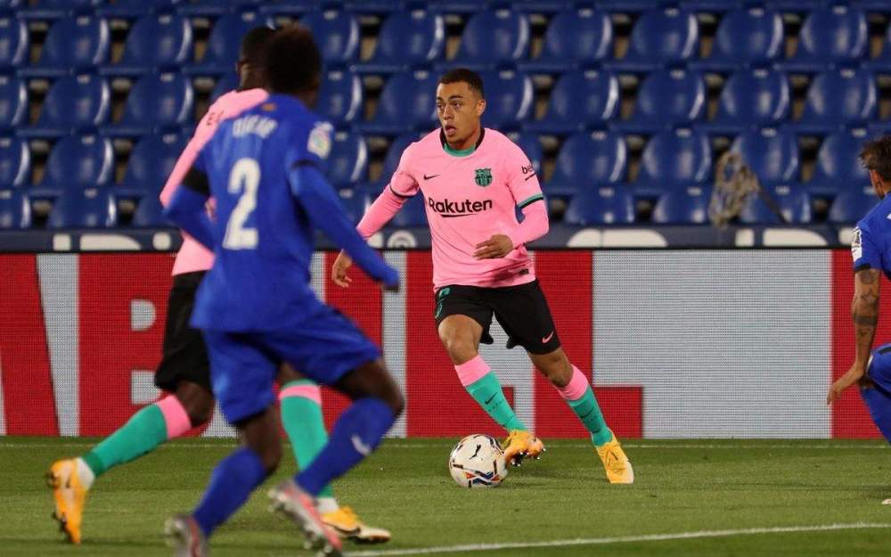  多特蒙德冬窗引援乏力，球迷抗议管理层决策  