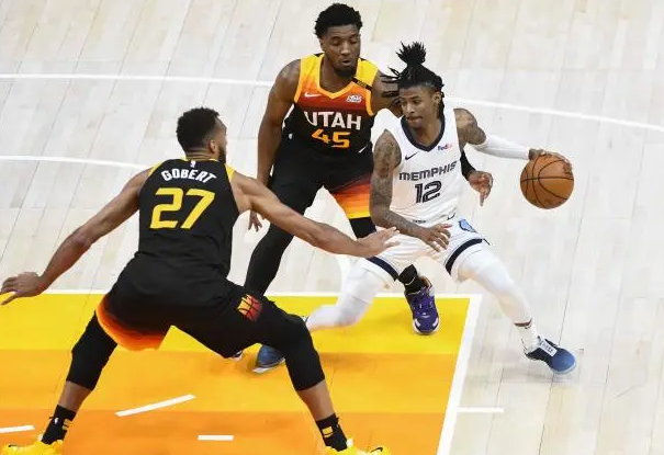  米切尔复出砍35分骑士主场力克尼克斯止连败  