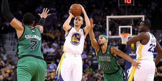  库里单场命中十二记三分刷新个人纪录勇士射落太阳